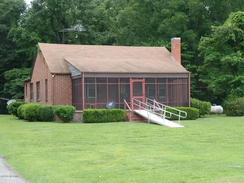 1663 Baldwin Elkins Rd, Clarkton, NC 28433 photo 1