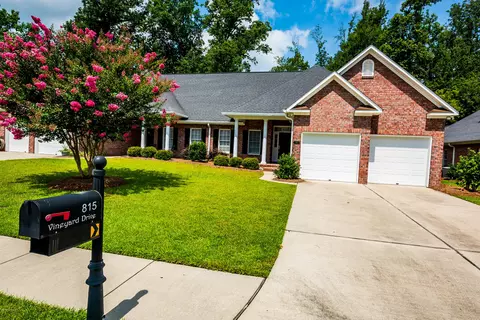 815 Vineyard Dr, New Bern, NC 28562 photo 2