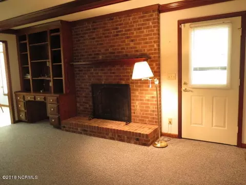 400 Fox Lake Dr, Clinton, NC 28328 photo 9