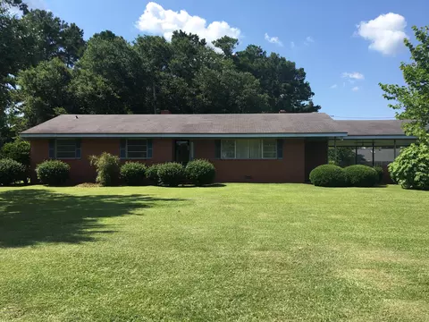 425 E Westbrook St, Wallace, NC 28466 photo 1