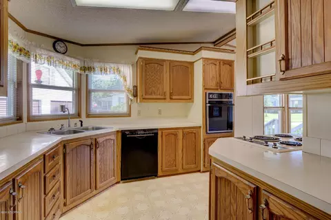 817 Mast Ct, Hampstead, NC 28443 photo 11