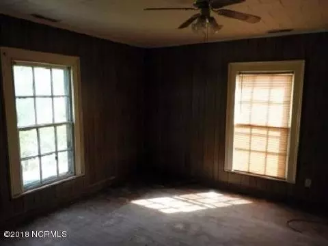 209 E Main St, Hamilton, NC 27840 photo 6