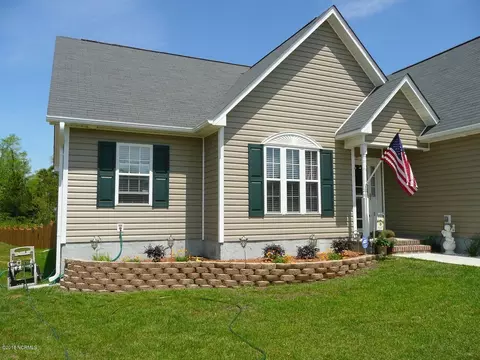 103 Appleton Ln, Richlands, NC 28574 photo 2