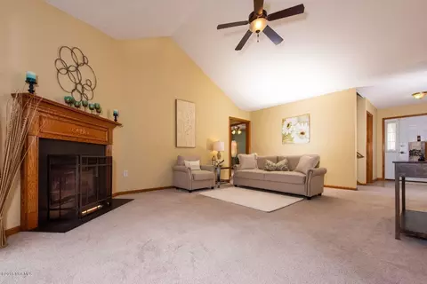 103 Appleton Ln, Richlands, NC 28574 photo 8