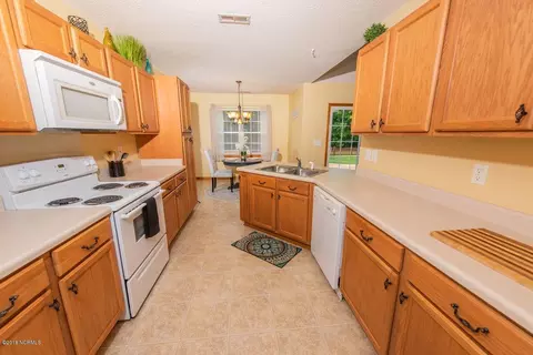 103 Appleton Ln, Richlands, NC 28574 photo 9