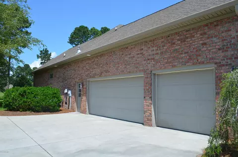 604 Taberna Cir, New Bern, NC 28562 photo 2