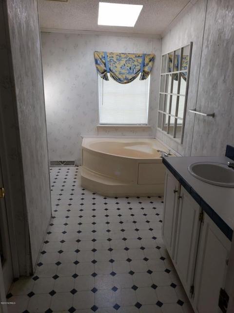 103 E Blanche St, Chadbourn, NC 28431 photo 8