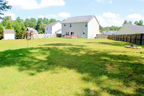 202 Silver Ct, Richlands, NC 28574 photo 3