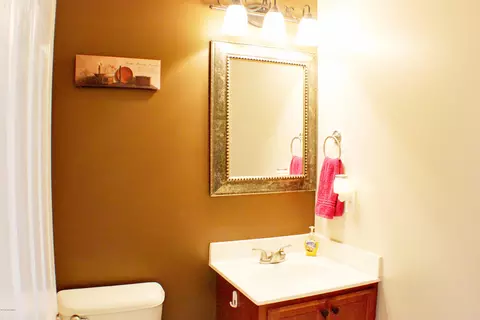 202 Silver Ct, Richlands, NC 28574 photo 8