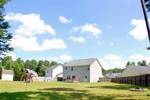 202 Silver Ct, Richlands, NC 28574 photo 4