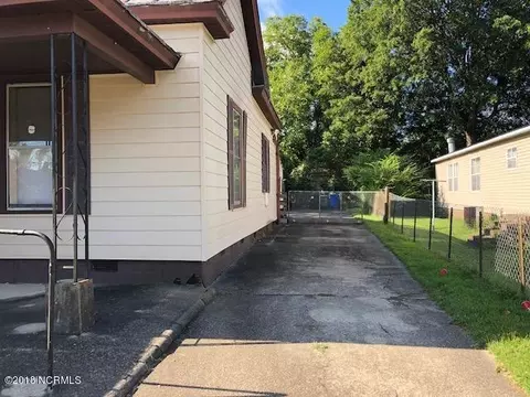 706 Academy St E, Wilson, NC 27893 photo 2