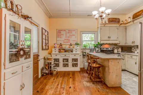 204 W Main St, Pine Level, NC 27568 photo 9