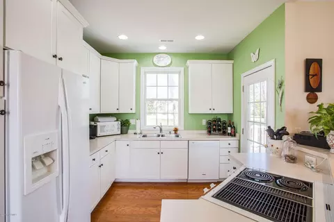 105 Long Leaf Dr, Hampstead, NC 28443 photo 9