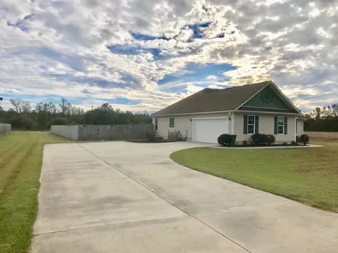 295 Richlands Loop Rd, Richlands, NC 28574 photo 2