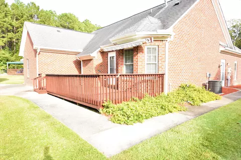 103 Pinecrest Ct, Washington, NC 27889 photo 4