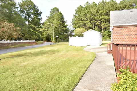 103 Pinecrest Ct, Washington, NC 27889 photo 3