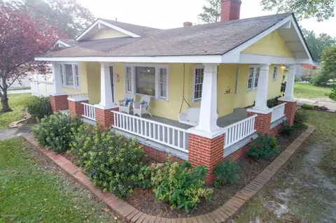 424 E 3rd St, Ayden, NC 28513 photo 2