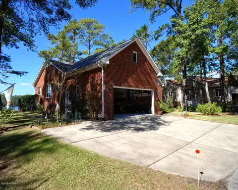 1906 Harbourside Dr, New Bern, NC 28560 photo 2
