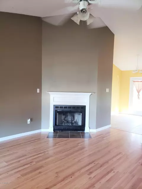 406 Cherry Ct, Richlands, NC 28574 photo 2