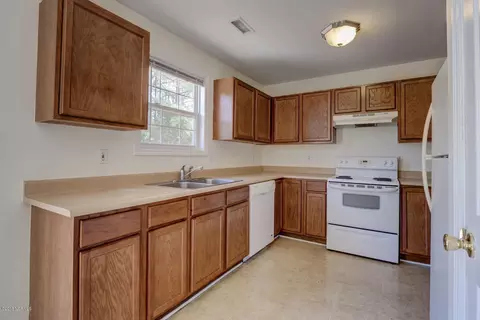 139 Marcil Ln, Hampstead, NC 28443 photo 11