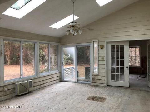 911 Shipyard Pt, New Bern, NC 28560 photo 2