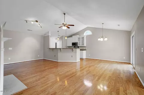 304 Azalea Dr, Hampstead, NC 28443 photo 2