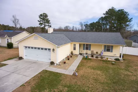 122 Fodder Dr, Hubert, NC 28539 photo 1