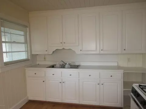 811 E 8th St, Washington, NC 27889 photo 2
