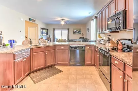 470 Mae Dr, Hampstead, NC 28443 photo 5