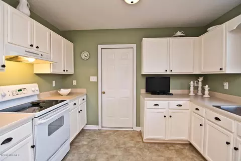 303 Fox Way S, Hubert, NC 28539 photo 4