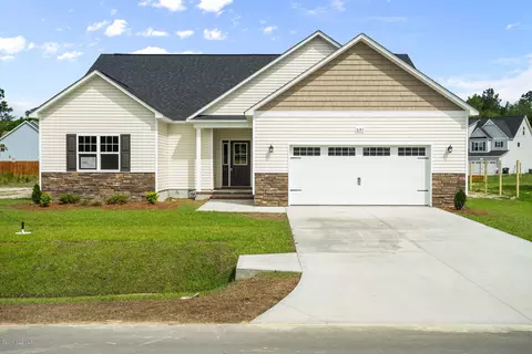 691 Aria Ln, Hubert, NC 28539 photo 1
