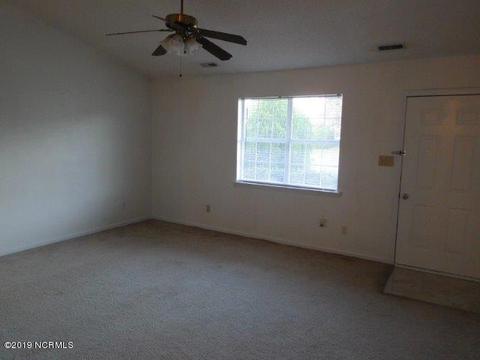 307 Cinnamon Dr, Hubert, NC 28539 photo 2
