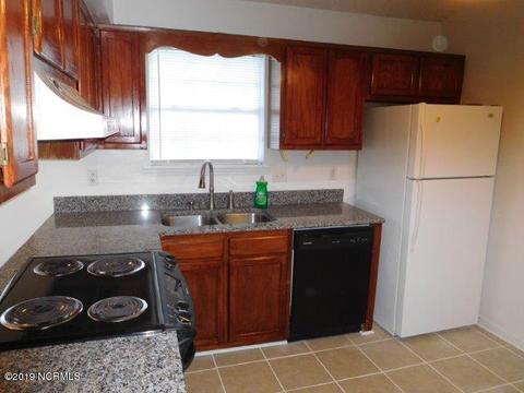 307 Cinnamon Dr, Hubert, NC 28539 photo 6