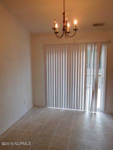 307 Cinnamon Dr, Hubert, NC 28539 photo 5