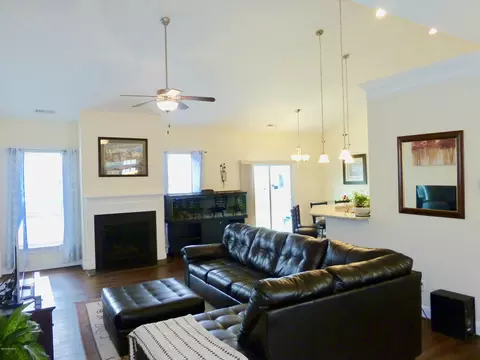 417 Landsdowne Cir, Hampstead, NC 28443 photo 7