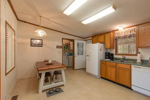 413 Davis Rd, Richlands, NC 28574 photo 8