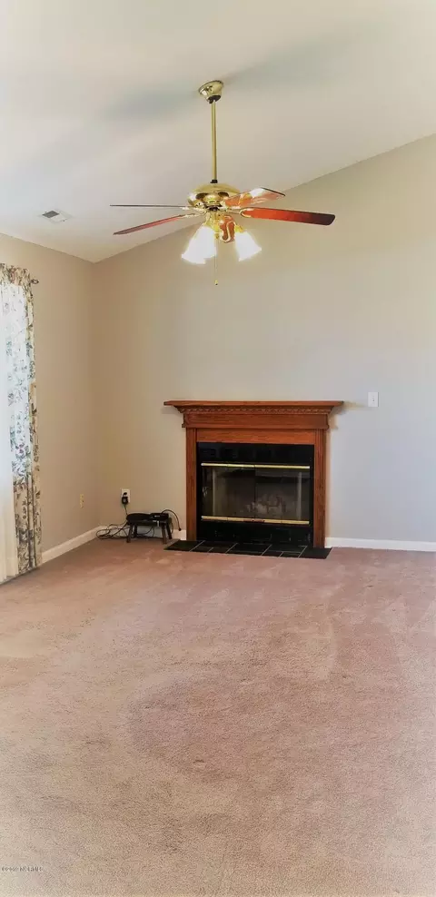 709 Covington Ct, Hubert, NC 28539 photo 2