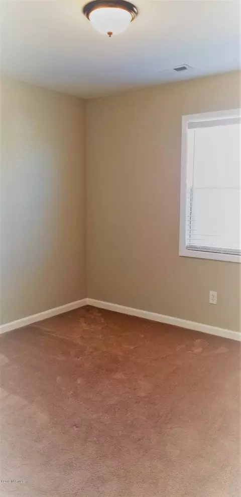 709 Covington Ct, Hubert, NC 28539 photo 9
