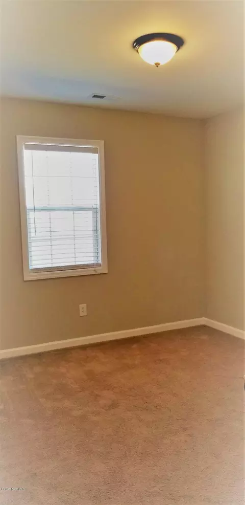 709 Covington Ct, Hubert, NC 28539 photo 6