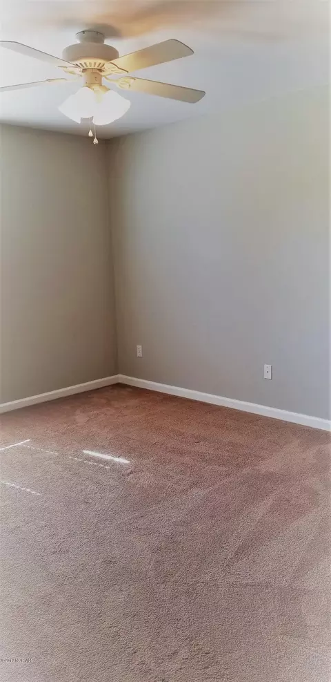 709 Covington Ct, Hubert, NC 28539 photo 4