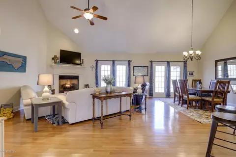 62 Thornton Dr, Hampstead, NC 28443 photo 4