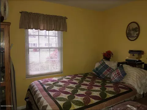 902 E Nicholson St, Clinton, NC 28328 photo 6