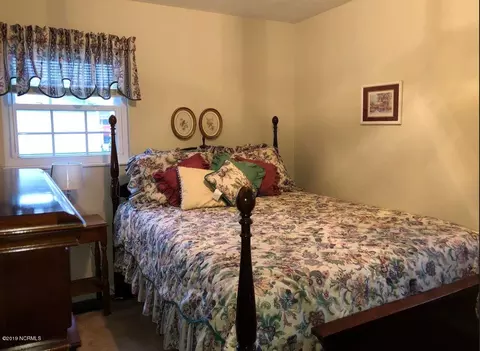 902 E Nicholson St, Clinton, NC 28328 photo 7