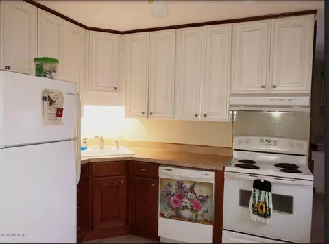 902 E Nicholson St, Clinton, NC 28328 photo 4