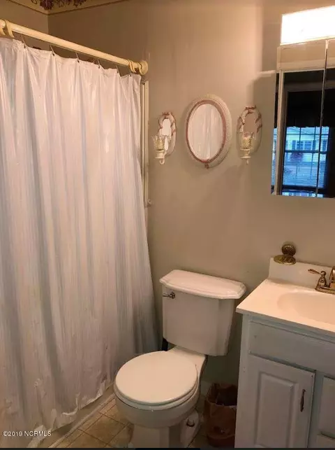 902 E Nicholson St, Clinton, NC 28328 photo 5