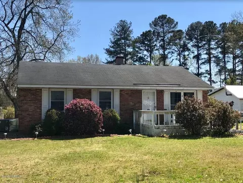 902 E Nicholson St, Clinton, NC 28328 photo 1