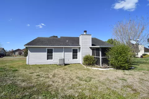 303 Meadowinds Dr, New Bern, NC 28560 photo 6