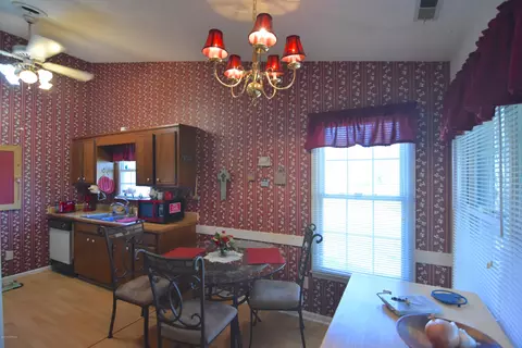 303 Meadowinds Dr, New Bern, NC 28560 photo 8