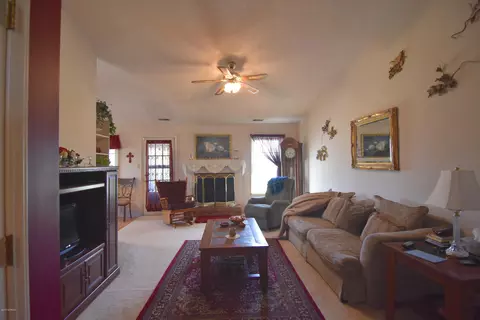 303 Meadowinds Dr, New Bern, NC 28560 photo 2