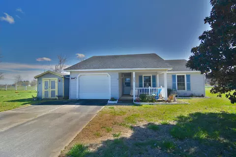 303 Meadowinds Dr, New Bern, NC 28560 photo 1